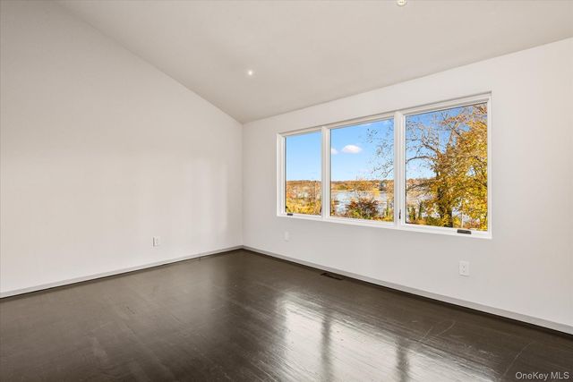 369 E Shore Road, Great Neck, NY 11023