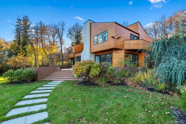 369 E Shore Road, Great Neck, NY 11023