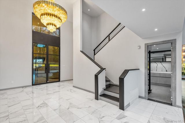 369 E Shore Road, Great Neck, NY 11023