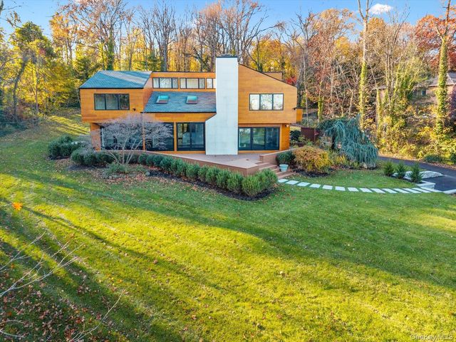 369 E Shore Road, Great Neck, NY 11023