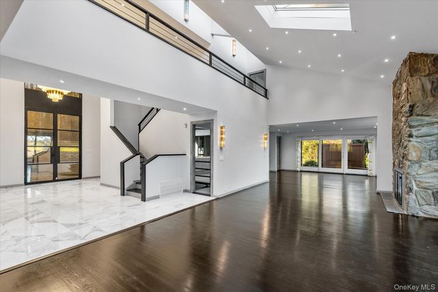 369 E Shore Road, Great Neck, NY 11023