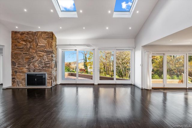 369 E Shore Road, Great Neck, NY 11023