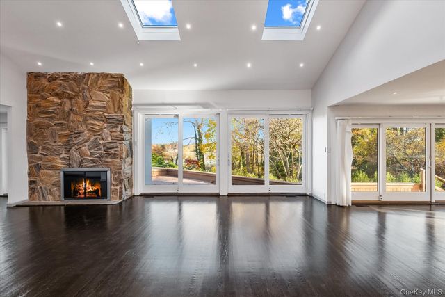 369 E Shore Road, Great Neck, NY 11023