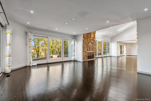 369 E Shore Road, Great Neck, NY 11023