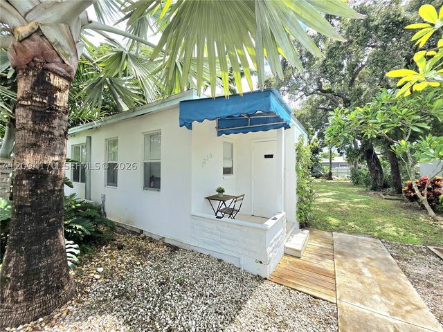 1220 NE 128th St, North Miami, FL 33161
