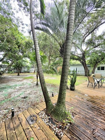1220 NE 128th St, North Miami, FL 33161