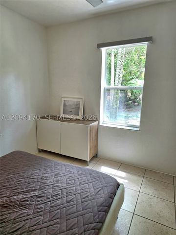 1220 NE 128th St, North Miami, FL 33161