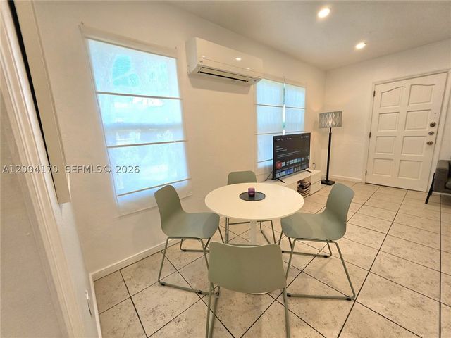 1220 NE 128th St, North Miami, FL 33161