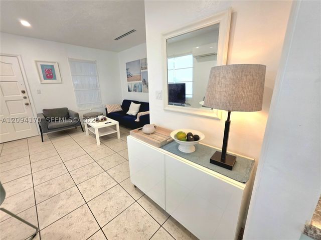 1220 NE 128th St, North Miami, FL 33161