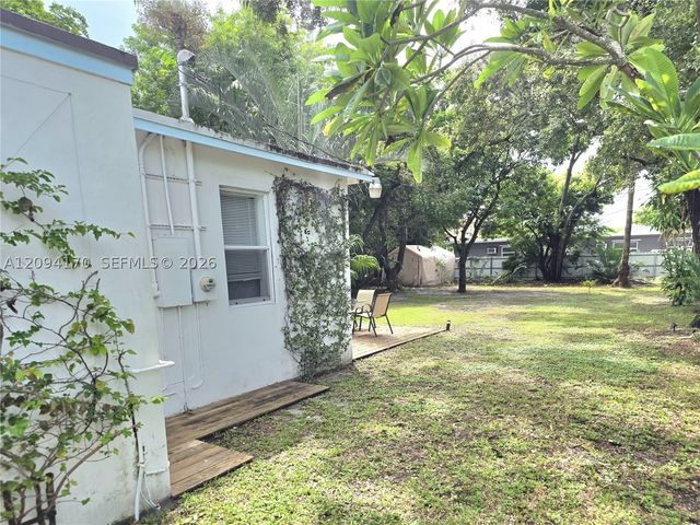 1220 NE 128th St, North Miami, FL 33161