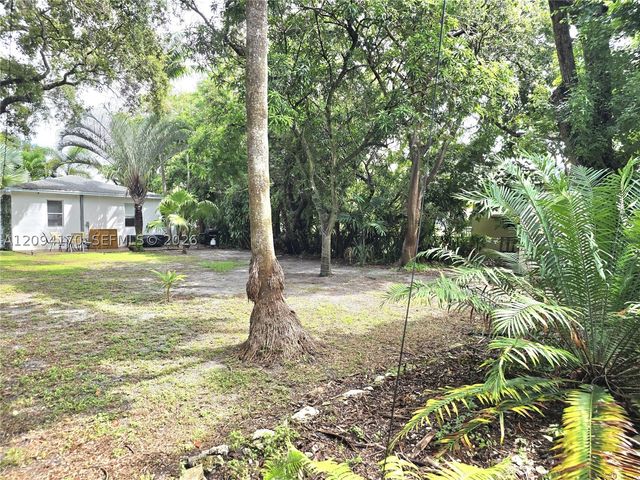 1220 NE 128th St, North Miami, FL 33161