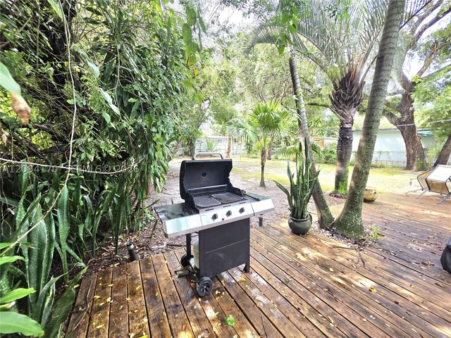 1220 NE 128th St, North Miami, FL 33161