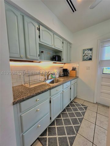 1220 NE 128th St, North Miami, FL 33161