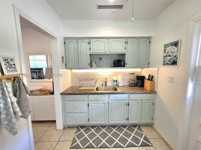 1220 NE 128th St, North Miami, FL 33161