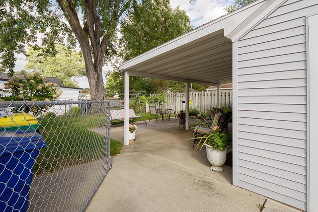 512 MECH STREET, Green Bay, WI 54302