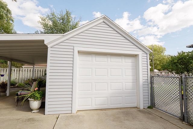 512 MECH STREET, Green Bay, WI 54302