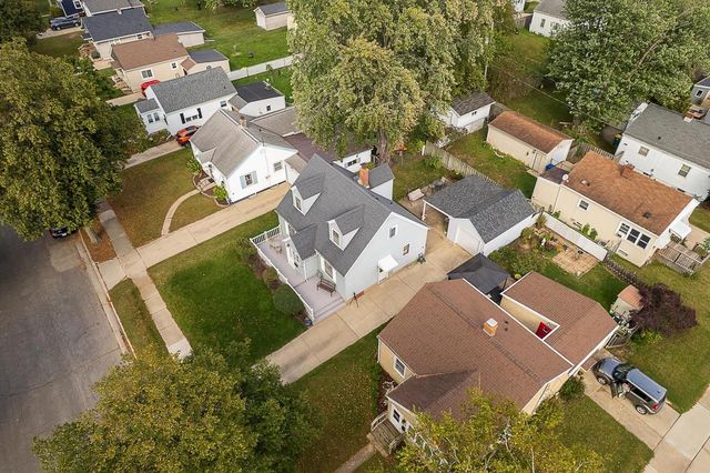 512 MECH STREET, Green Bay, WI 54302
