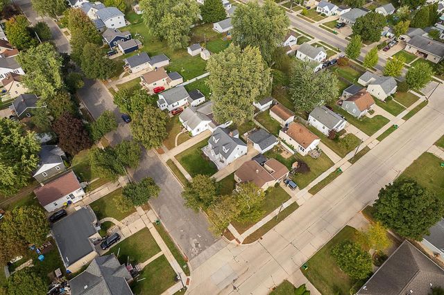 512 MECH STREET, Green Bay, WI 54302