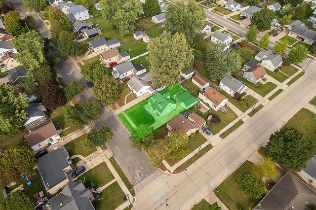 512 MECH STREET, Green Bay, WI 54302