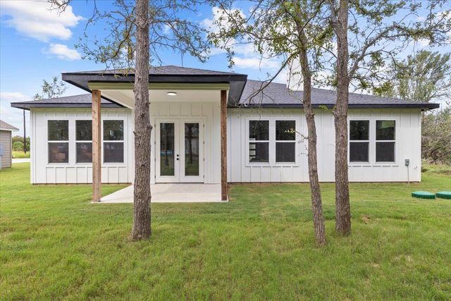 136 E Pauwela LN, Bastrop, TX 78602