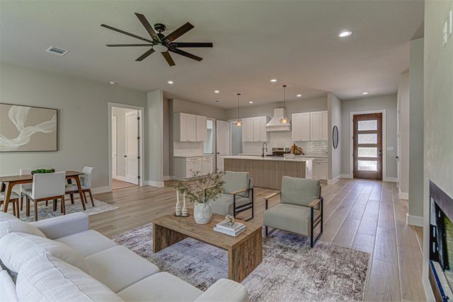 136 E Pauwela LN, Bastrop, TX 78602