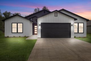 136 E Pauwela LN, Bastrop, TX 78602