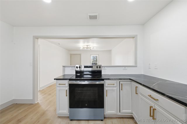 815 N Wilson Avenue, Sand Springs, OK 74063