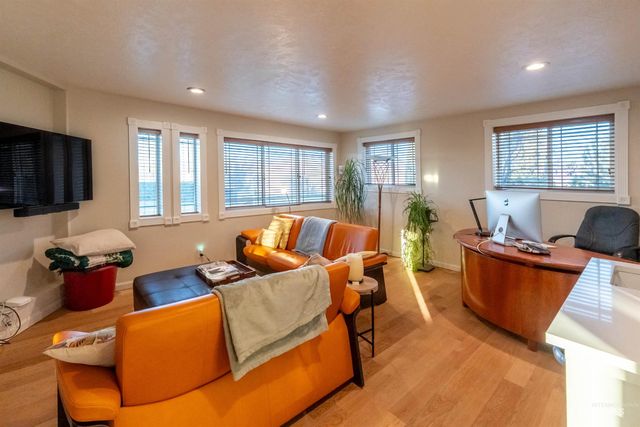 4917 Mountain View Dr, Boise, ID 83704