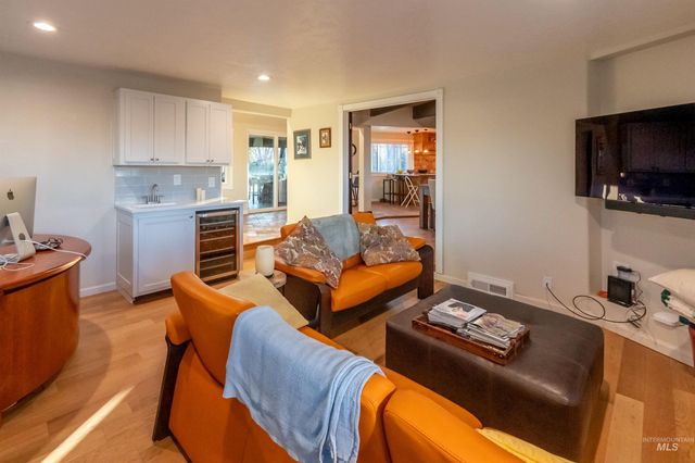 4917 Mountain View Dr, Boise, ID 83704