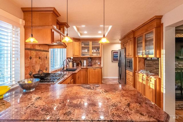 4917 Mountain View Dr, Boise, ID 83704