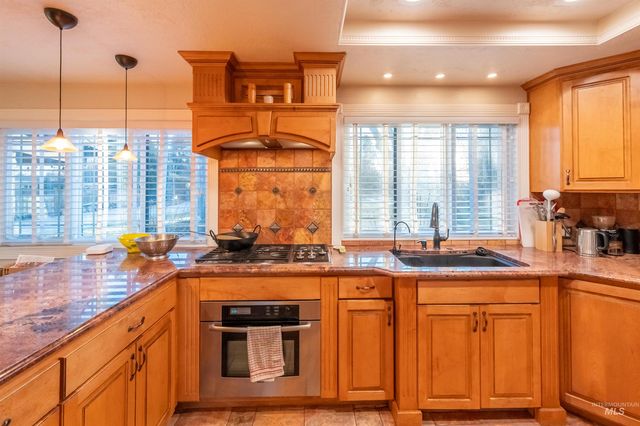 4917 Mountain View Dr, Boise, ID 83704