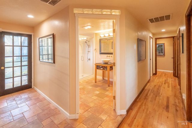 4917 Mountain View Dr, Boise, ID 83704