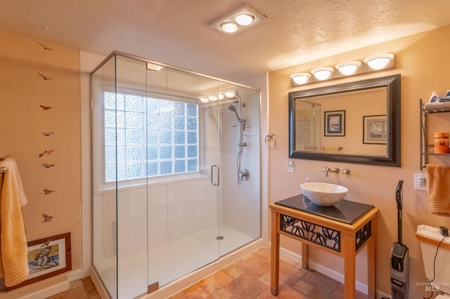 4917 Mountain View Dr, Boise, ID 83704