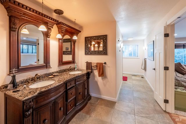 4917 Mountain View Dr, Boise, ID 83704