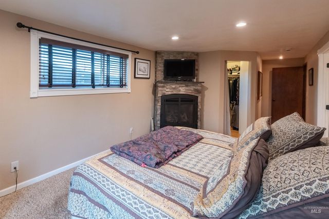 4917 Mountain View Dr, Boise, ID 83704