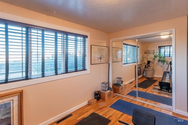 4917 Mountain View Dr, Boise, ID 83704