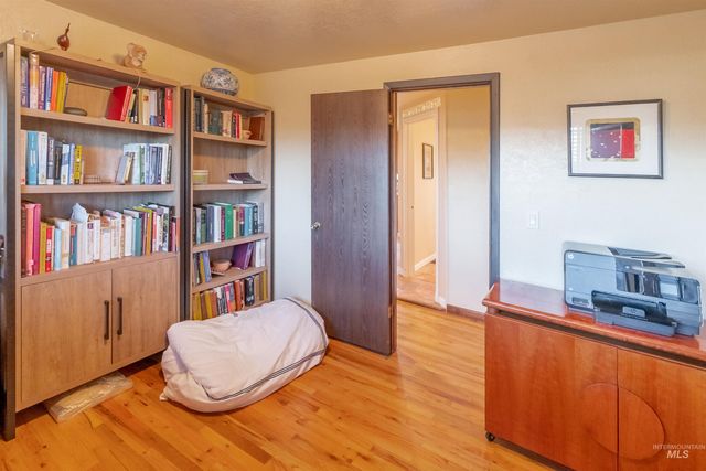 4917 Mountain View Dr, Boise, ID 83704