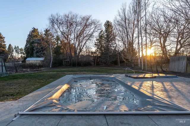 4917 Mountain View Dr, Boise, ID 83704