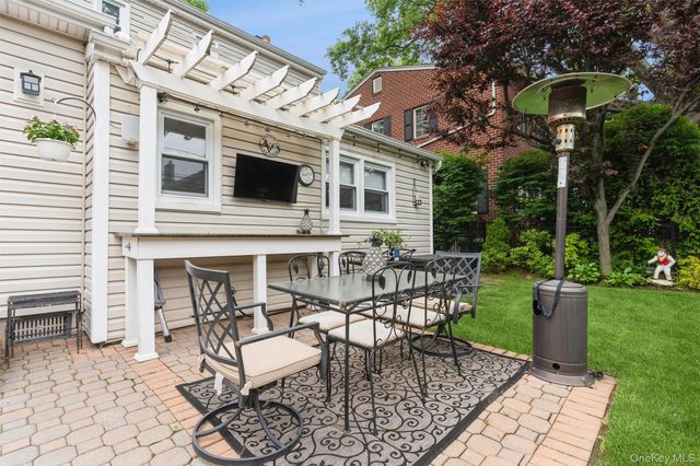 163 Tullamore Road, Garden City, NY 11530