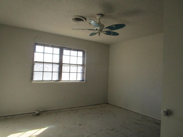 601 ALAMO Street, Claude, TX 79019