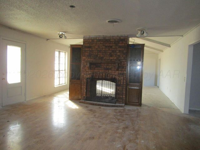 601 ALAMO Street, Claude, TX 79019