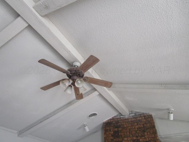 601 ALAMO Street, Claude, TX 79019