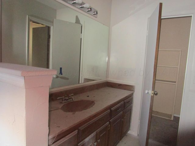 601 ALAMO Street, Claude, TX 79019