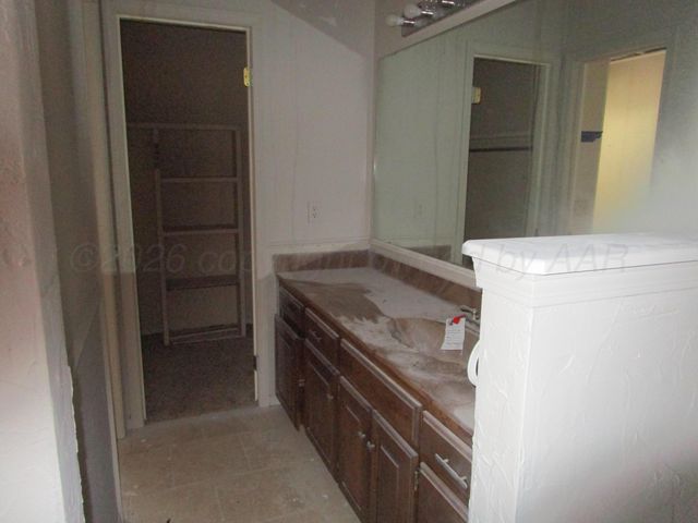 601 ALAMO Street, Claude, TX 79019