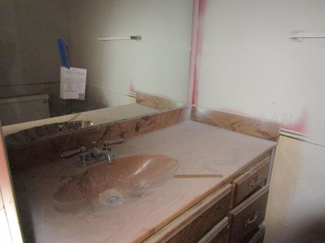 601 ALAMO Street, Claude, TX 79019