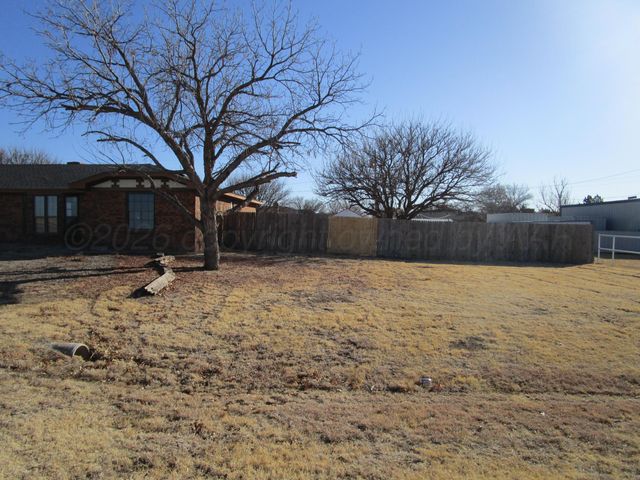 601 ALAMO Street, Claude, TX 79019