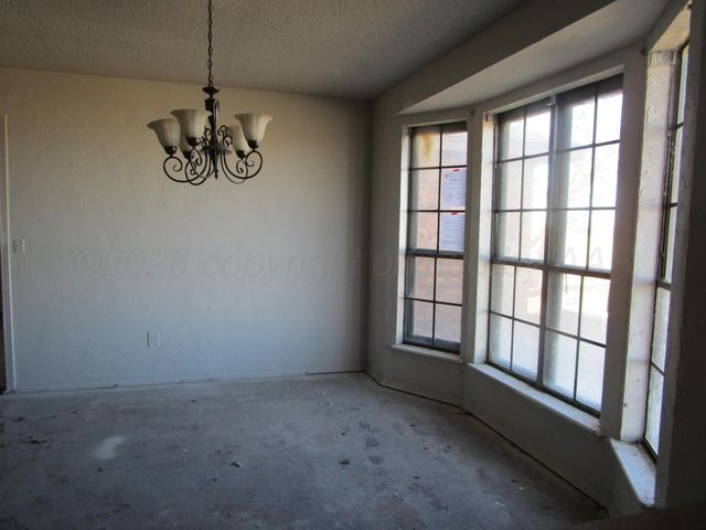 601 ALAMO Street, Claude, TX 79019