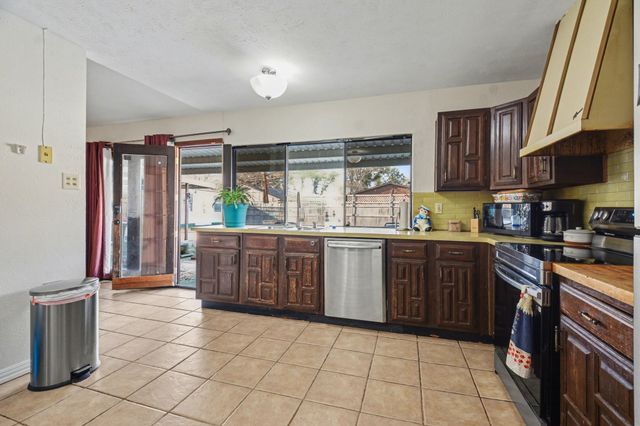 750 Greenhill Lane, Grand Prairie, TX 75052