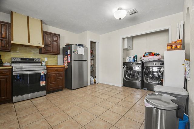 750 Greenhill Lane, Grand Prairie, TX 75052