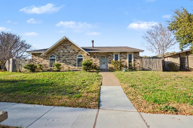 750 Greenhill Lane, Grand Prairie, TX 75052